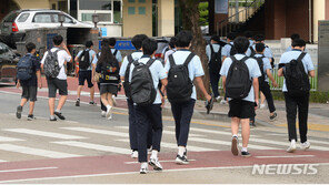 19세 미만 2명 중 1명꼴로 무증상…개학 맞은 학교감염 비상