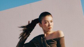 “송혜교가 예쁘긴 예뻐”…화보 공개하자마자 ‘좋아요’ 23만개