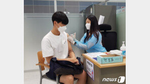40대 이하 접종 첫날…“젊다고 방심 금물, 최장 3일 주의해야”