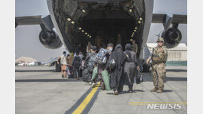 “철수 시한 넘기면 비밀 구출 작전”…6일 남은 다급한 美의 복안