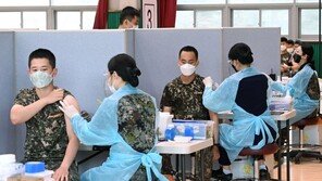 軍 “장병 영내 활동시 코로나19 방역지침 완화 검토”