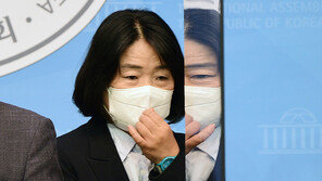 與, ‘윤미향 셀프 보호법’ 결국 철회…“할머니들 반대 고려”