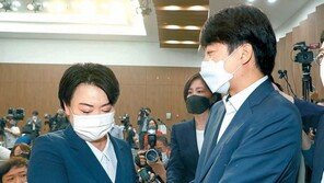 與에서 제명된 의원 “윤희숙, 사퇴 말고 수사 받으라” 공세