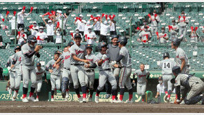 “동해 바다” 한국어 교가, 또 울려 퍼진다…교토국제고, 고시엔 4강 진출