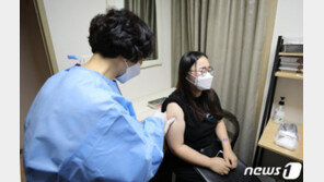 “백신 맞고 추석에 고향 가려구요”…40대 이하 접종 첫날 병의원 ‘북적’