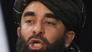 탈레반 “공항 통제권 밖…우리가 더 죽었다” 책임 전가