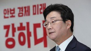 유승민 대선 출마 선언 “30년 추락한 경제 살릴것”