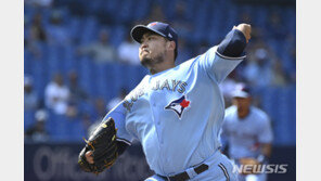 류현진, 3⅔이닝 3피홈런 7실점 최악투…시즌 7패