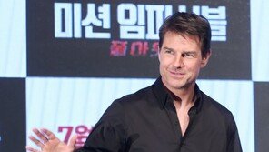 “마당 좀 이용하겠다” 톰 크루즈 헬기, 가정집에 영화같은 비상착륙