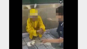 60대 여성 머리 툭툭 때리며 ‘담배 셔틀’ 요구한 10대들