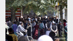 카불 ATM 앞 장사진…현금 인출 제한 속 항의 시위