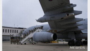 아프간 대피 마지막 비행기 출발…英대사 “대피 종료”