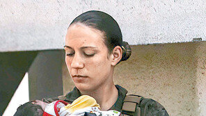 아프간 아기 돌보던 美해병대원, 카불테러 희생