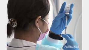 日후생성 “오키나와서 발견된 모더나 백신 이물질은 마개 가능성”