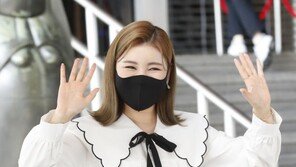 ‘코로나19 확진’ 송가인 “걱정 끼쳐드려 죄송…치료 전념 중”