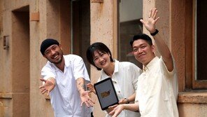 일단 퇴사, 일은 자유롭게… 노동계의 아이돌 “메시지를 팝니다”