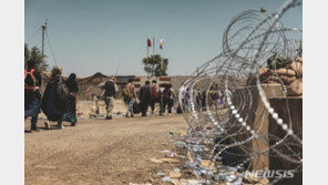 아프간 전쟁 20년 만에 종지부…美 ‘시한 1분’ 남기고 철수