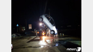 고성서 마티즈 바다 추락…60대 여성 운전자 무사 탈출