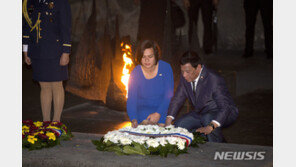두테르테 딸 “내 부통령으로 출마하겠단 제안 여러번 받아”
