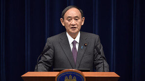 日스가, 자민당 총재 선거 안 나간다…이달 말 총리 사임 수순