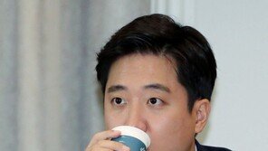 與 “이준석, 野 농지법 위반 관대했던 건 동병상련이었나”