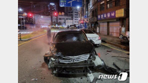 친구 아빠 그랜저 운전하다 사고낸 무면허 10대…보행자 등 6명 경상