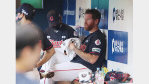 ‘연승 브레이커’ 전락한 롯데 스트레일리…연일 기대 이하 투구