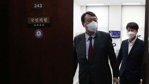 윤석열, 이준석 찾아가 면담…“與, 항상 해오던 정치공작”[청계천 옆 사진관]