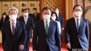 문 대통령 “200만명 신용 사면 빠짐없이 혜택받도록 준비”