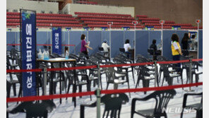 당국 “코로나·독감 접종 같은 날 동시 가능…각각 다른 팔에 맞아야”