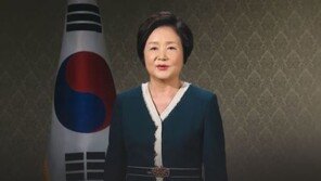 김정숙 여사 “충분한 백신 공급, 무엇보다 시급”