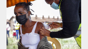 “아프리카발 변이 나타나 서방 역습할 것” 전 英총리 경고