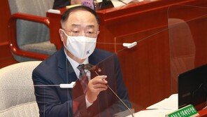 홍남기 “나라 곳간이 비어간다”…재정건전성 또 공개 우려