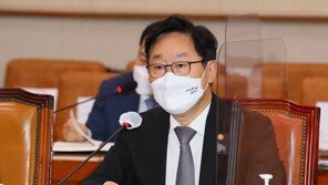 박범계 “고발사주 의혹, 김웅·손준성 의심여지…수사전환도 고려”