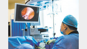 비대해진 전립샘 특수실로 묶어… 20분 시술로 배뇨장애 개선