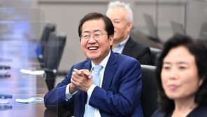 홍준표, 윤석열·이재명 맹추격…2030 ‘무야홍’·개인기 통했다