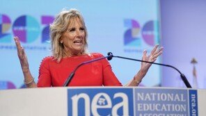 질 바이든, 교직 복귀…최초 워킹 퍼스트 레이디