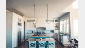 일도 파티도 집에서…코로나로 재택근무 늘며 식탁 커졌다