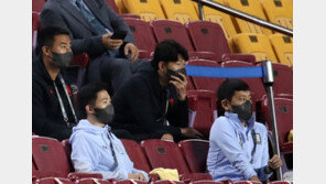 손흥민, 그라운드 대신 관중석에…종아리 부상으로 레바논전 결장