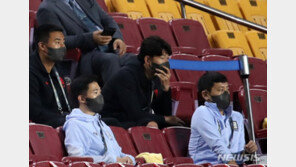 손흥민 ‘관중석 응원’ 벤투호…최종예선 150분 만에 첫 골