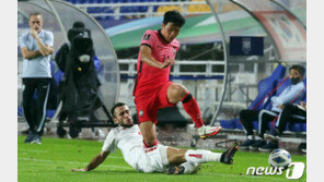 레바논 감독 “한국, 손흥민 만의 팀은 아니다…홍철 인상적”