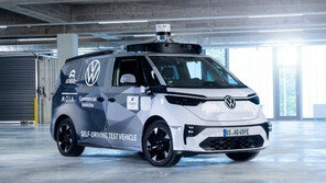 자율주행 로보택시 실물 공개…현대차·폭스바겐 주도권 경쟁