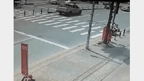 중앙선 넘어온 전동휠체어에 ‘쾅’…오토바이 졸지에 ‘가해자’