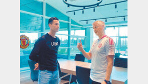 군기 바짝 든 호날두… 맨유 훈련장서 솔셰르 감독 만나