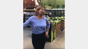 “무서워하는 모습 귀엽다”…노마스크 지적에 고의로 기침한 美여성 (영상)