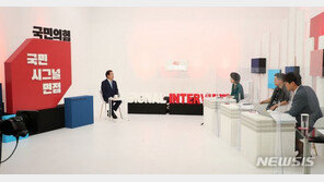 홍준표 “조롱하고 낄낄댄 22분…더이상 참여 어려워”