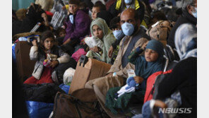 아프간 탈출자 중 홍역 발병…미국행 항공기 운항 중단