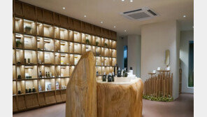 온라인시대, 오프라인매장 강화하는 ‘역주행’ 기업들