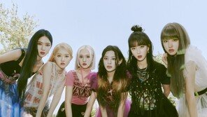 스테이씨, 컴백 첫 주 음원차트 1위·자체 초동 신기록·MV 2000만뷰 연속 달성