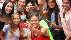 “여왕 훈장 받아야” 19세 라두카누 우승에 열광하는 영국